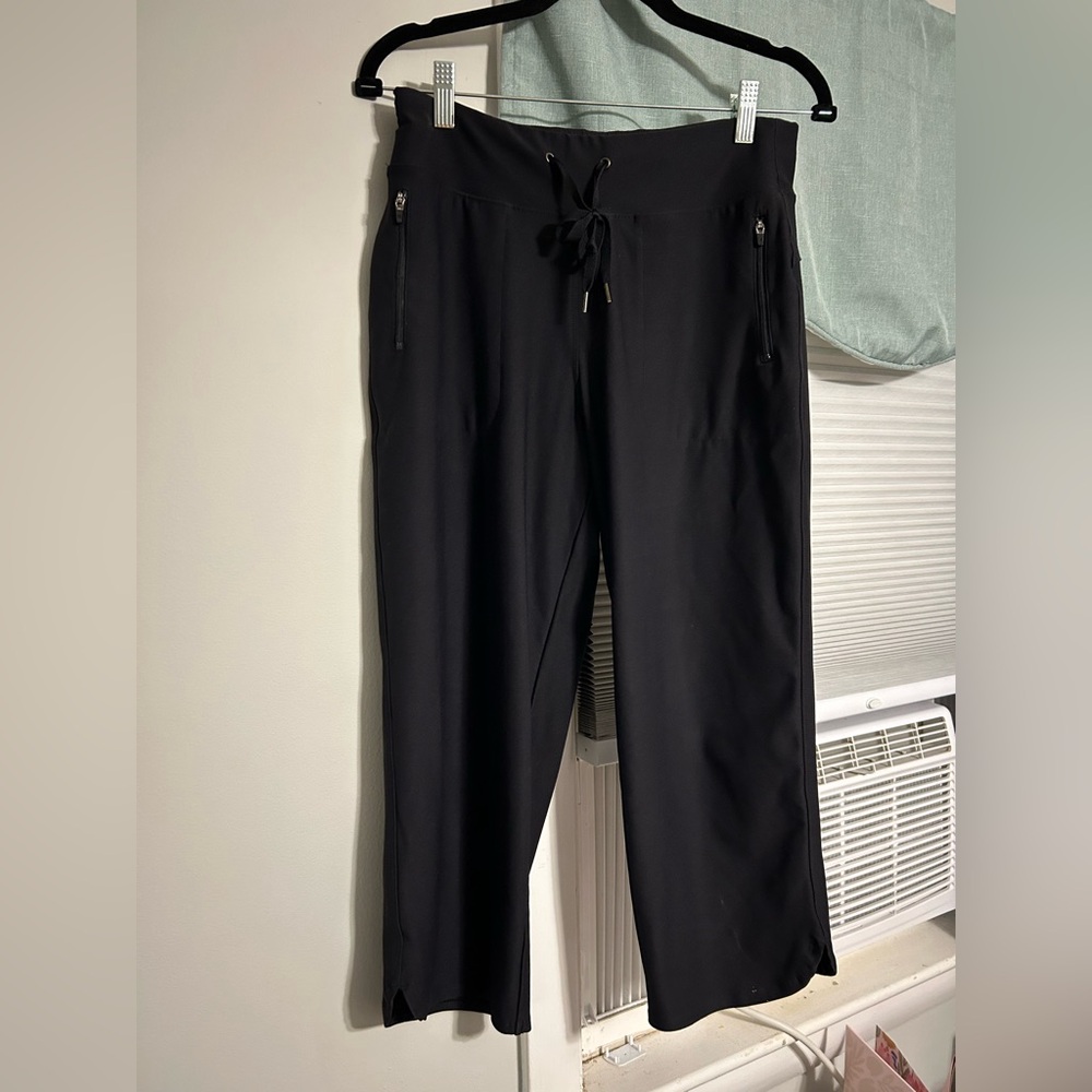 Tek Gear Black DryTek Capris Pants small